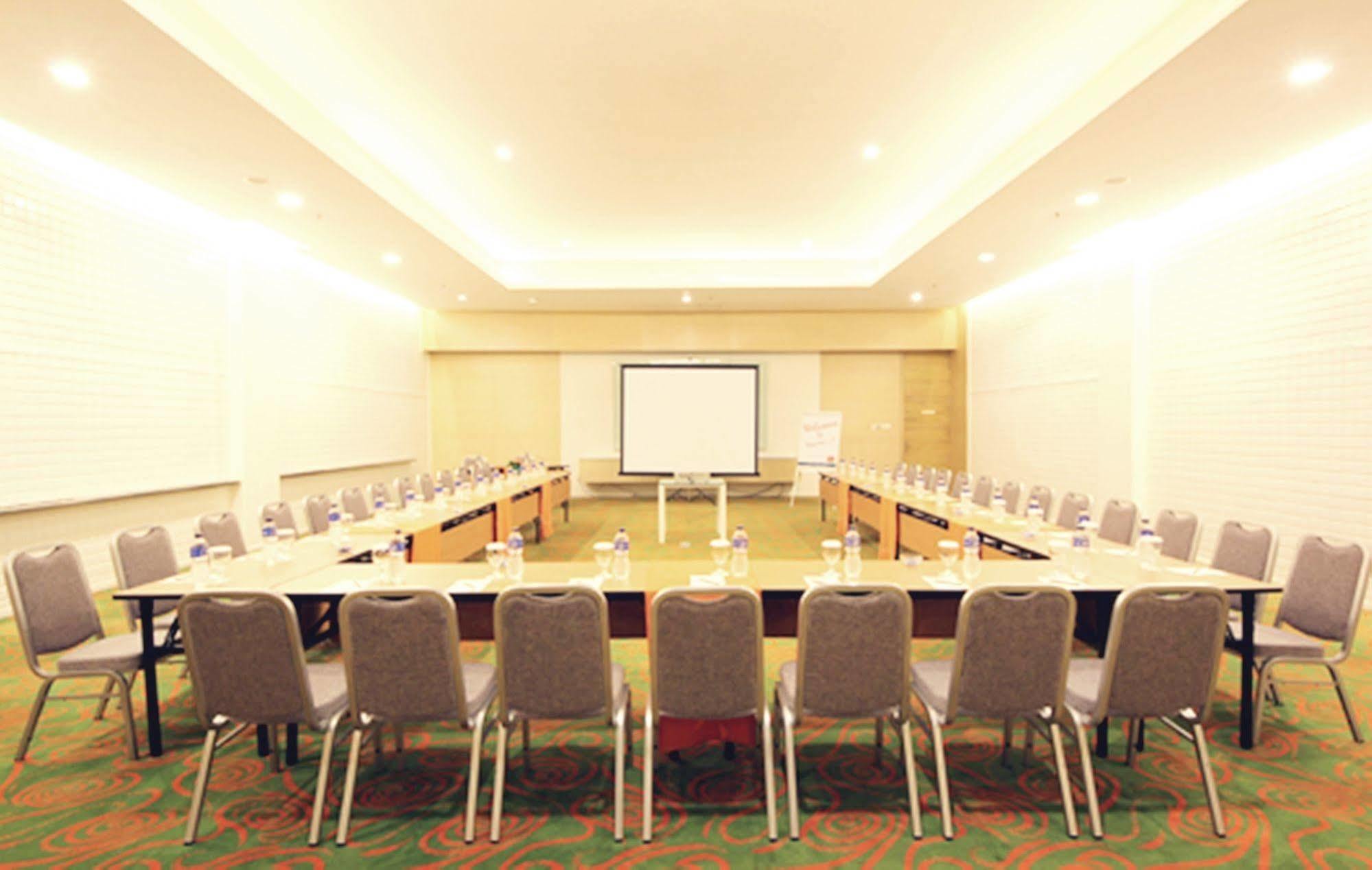 Pop! Hotel Festival Citylink Bandung Exterior photo